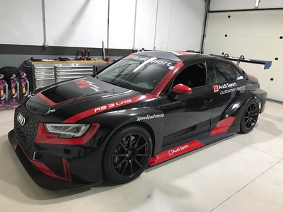 Тесты Audi RS3 LMS TCR в Испании